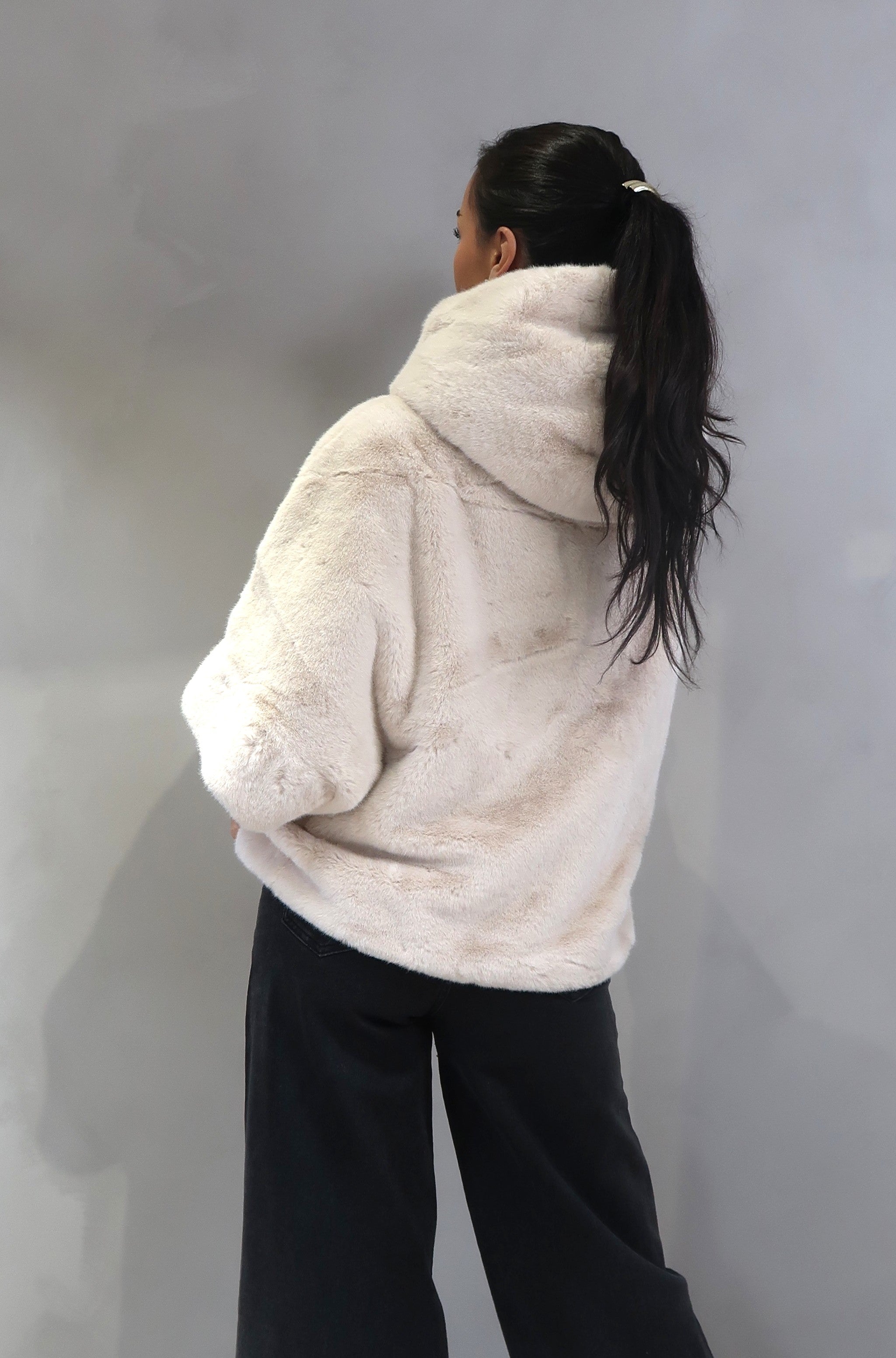 Lori Coat