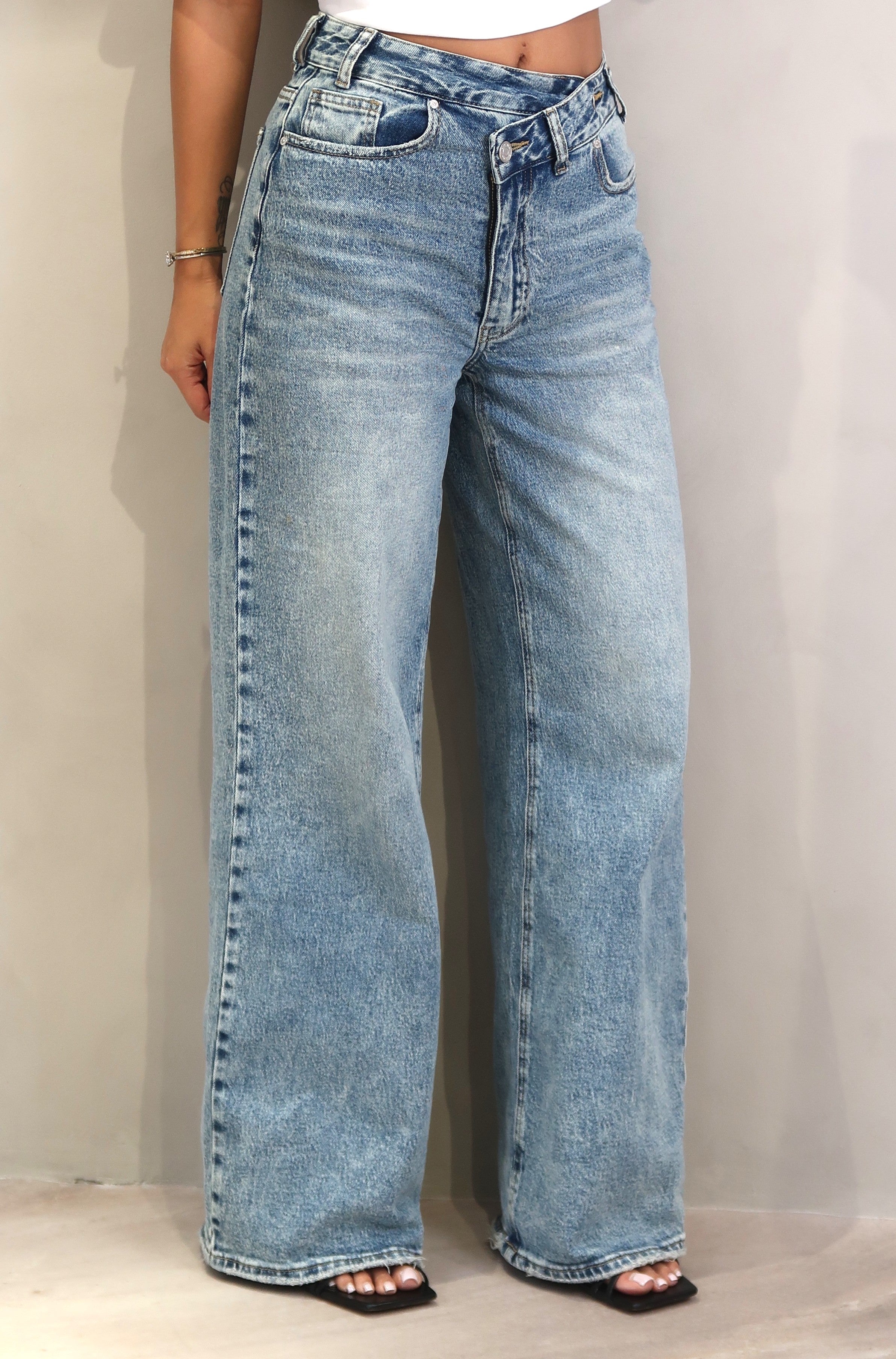 High Waist Jeans Crossed Mid Blue
